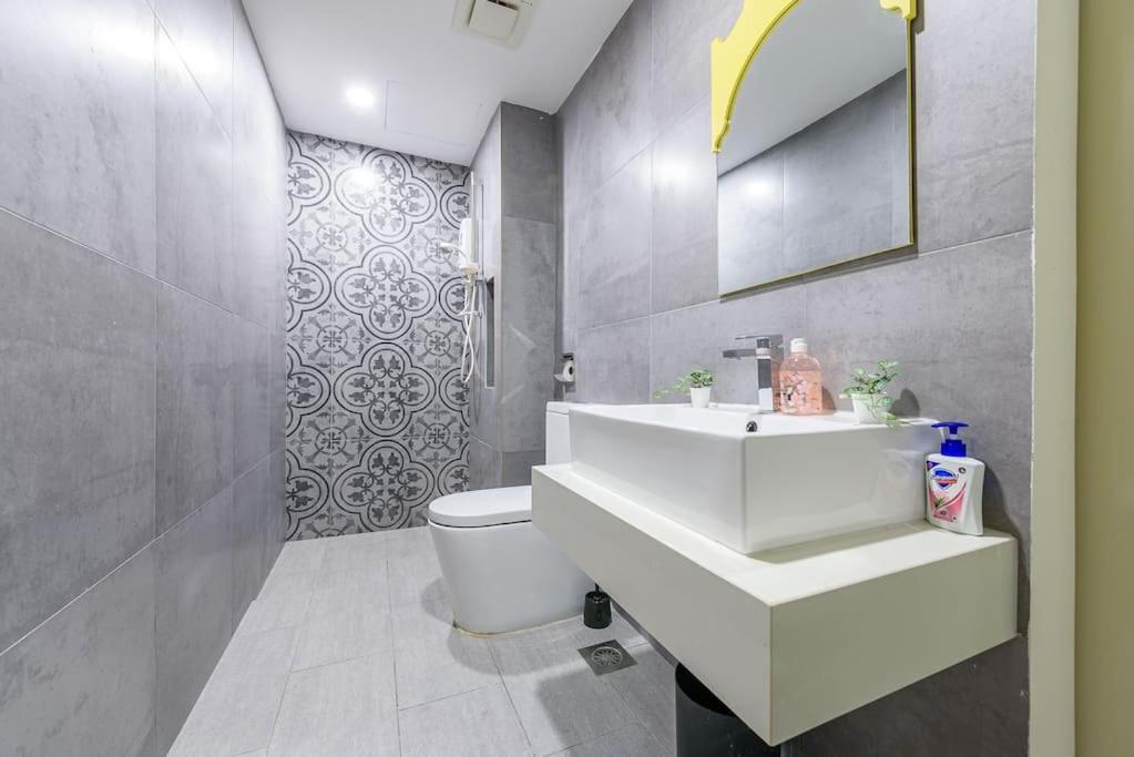Arte Mont Kiara-netflix-cityview-6pax Kuala Lumpur